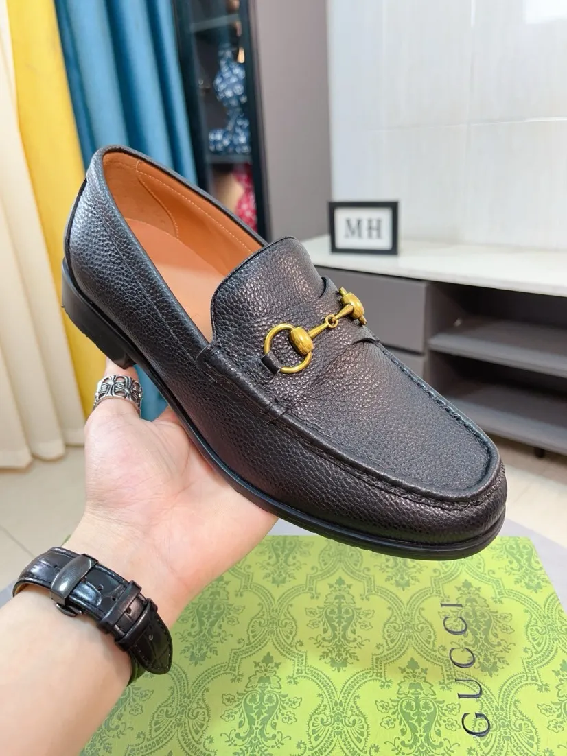 Men's shoes 💰500🌹🌹Niuli [GUCCI Gucci] A new style of formal men's leather shoes is coming~ The original quality upper is made of patent leather imported from Italy, the leather is soft and delicate, comfortable and soft first-layer cowhide lining, rubber wear-resistant outsole, the shoe shape is dignified and domineering, and the luxury charm cannot be concealed! The natural and free nouveau riche leads the trend. Code number: 38-44